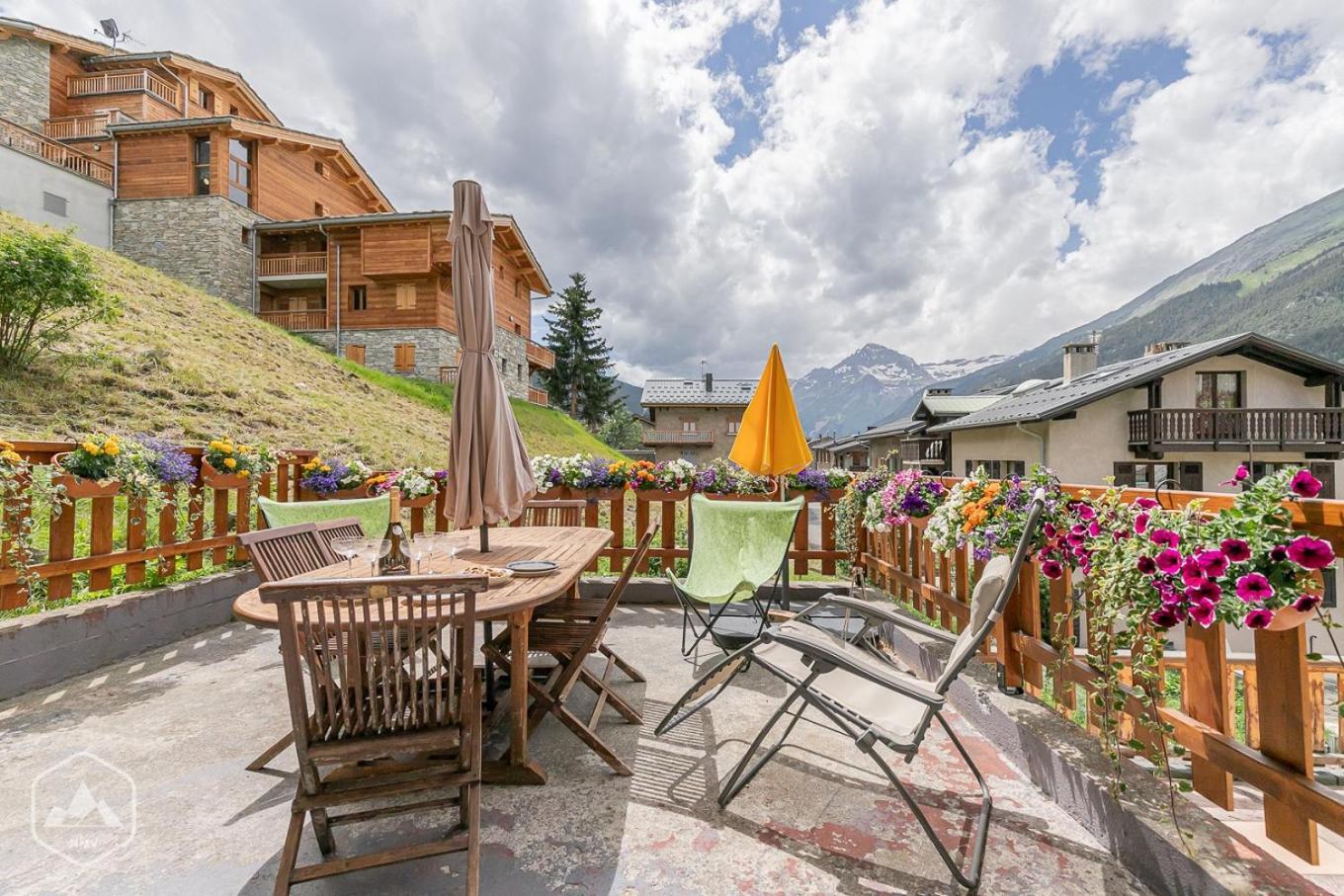 Locations Berne Milesi Apartamento Lanslevillard Exterior foto